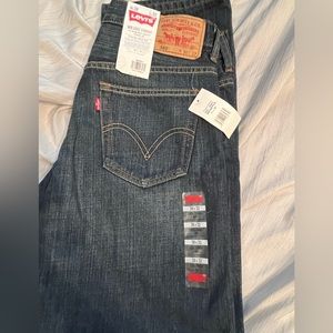 NWT Men’s Levi’s 569 loose straight 30x32 jeans.